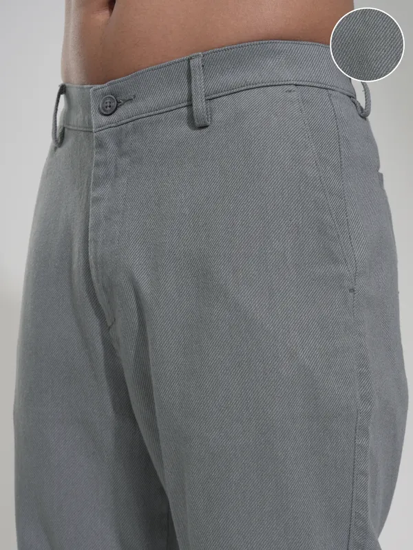 Highlander Men Grey Straight Fit Solid Casual Trouser