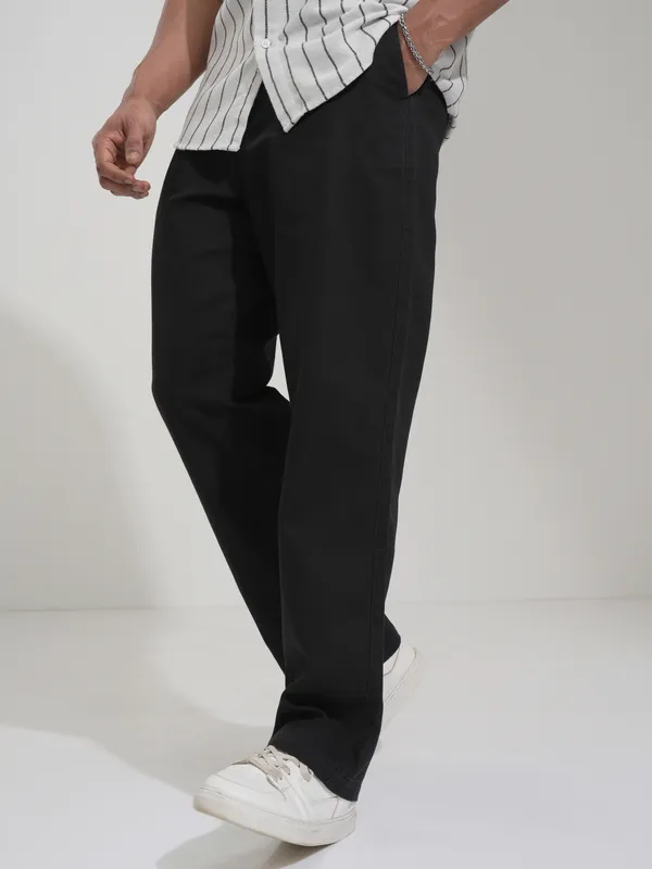 Highlander Men Black Straight Fit Solid Casual Trouser