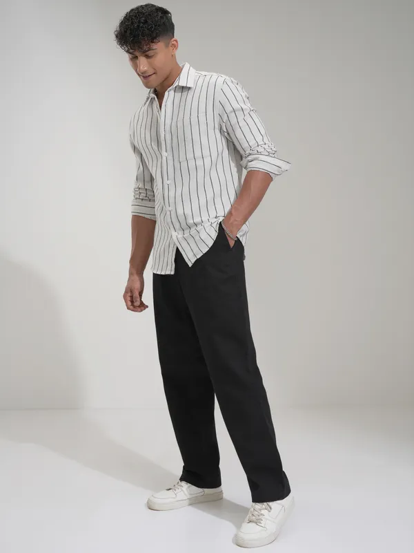 Highlander Men Black Straight Fit Solid Casual Trouser
