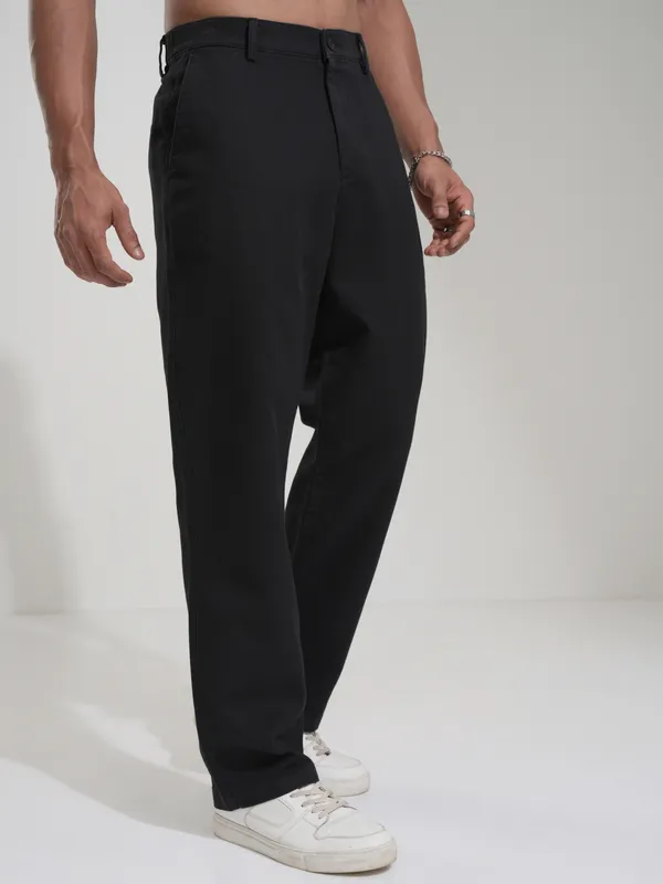 Highlander Men Black Straight Fit Solid Casual Trouser