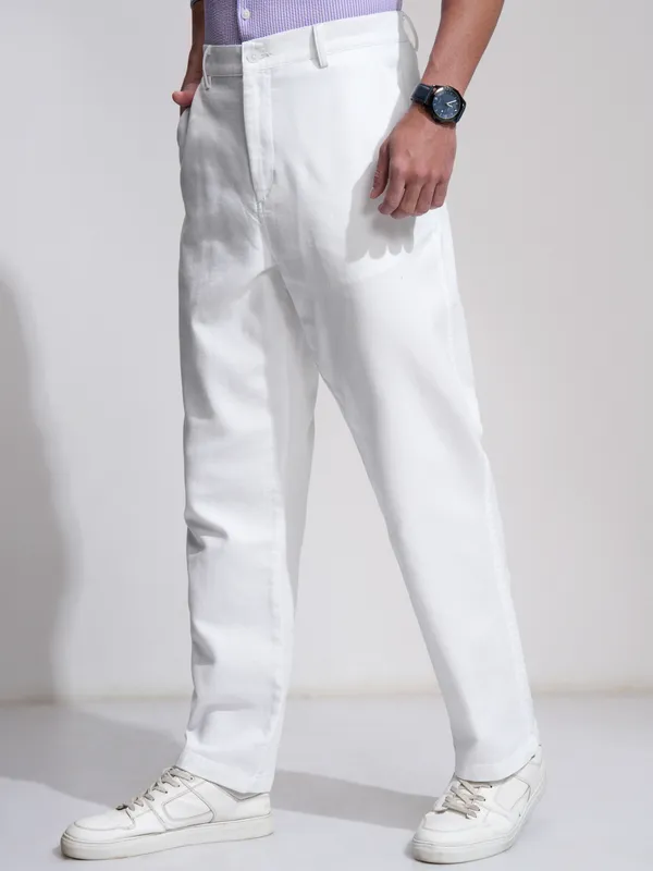 Highlander Men White Relaxed Fit Solid Casual Trouser