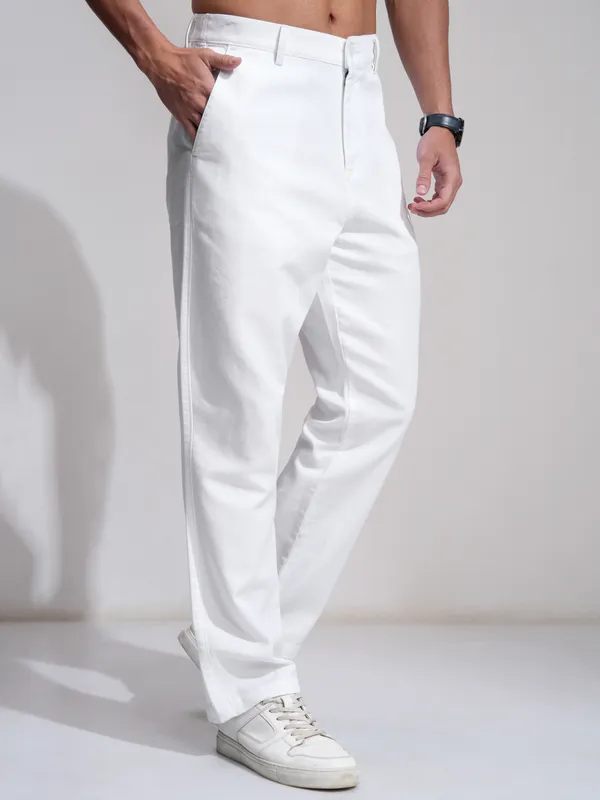 Highlander Men White Relaxed Fit Solid Casual Trouser