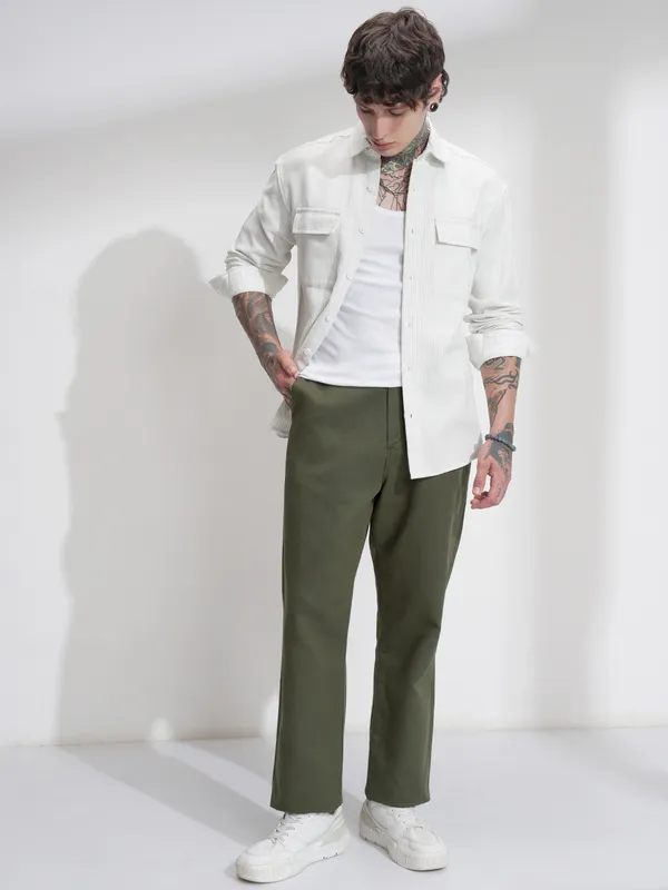 Highlander Men Olive Straight Fit Solid Casual Trouser