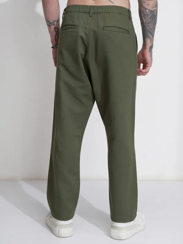 Highlander Men Olive Straight Fit Solid Casual Trouser