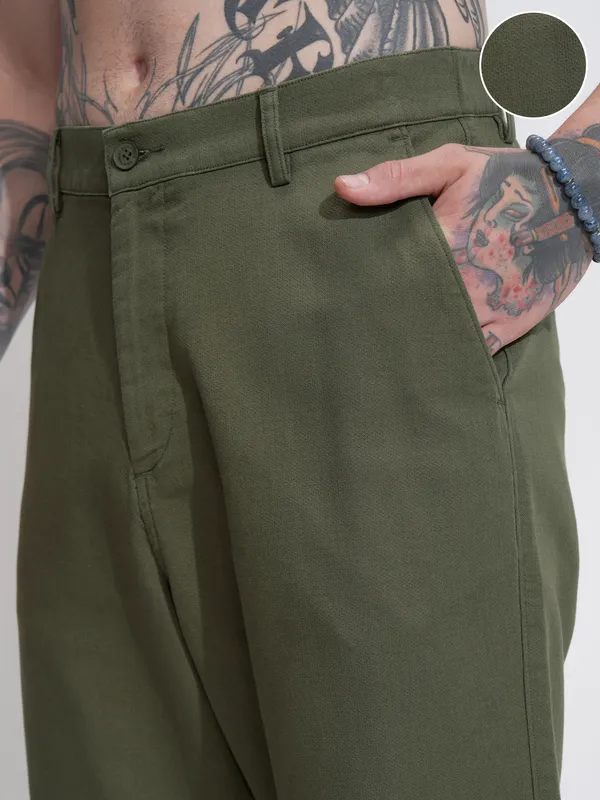 Highlander Men Olive Straight Fit Solid Casual Trouser