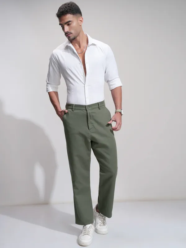 Highlander Men Olive Relaxed Fit Solid Casual Trouser