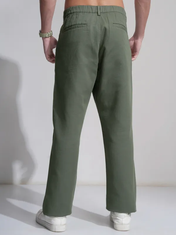 Highlander Men Olive Relaxed Fit Solid Casual Trouser