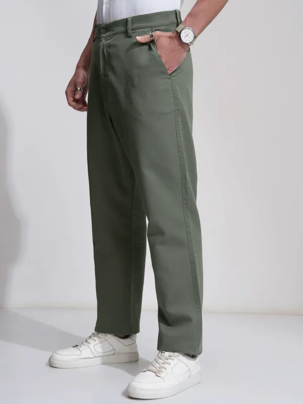 Highlander Men Olive Relaxed Fit Solid Casual Trouser