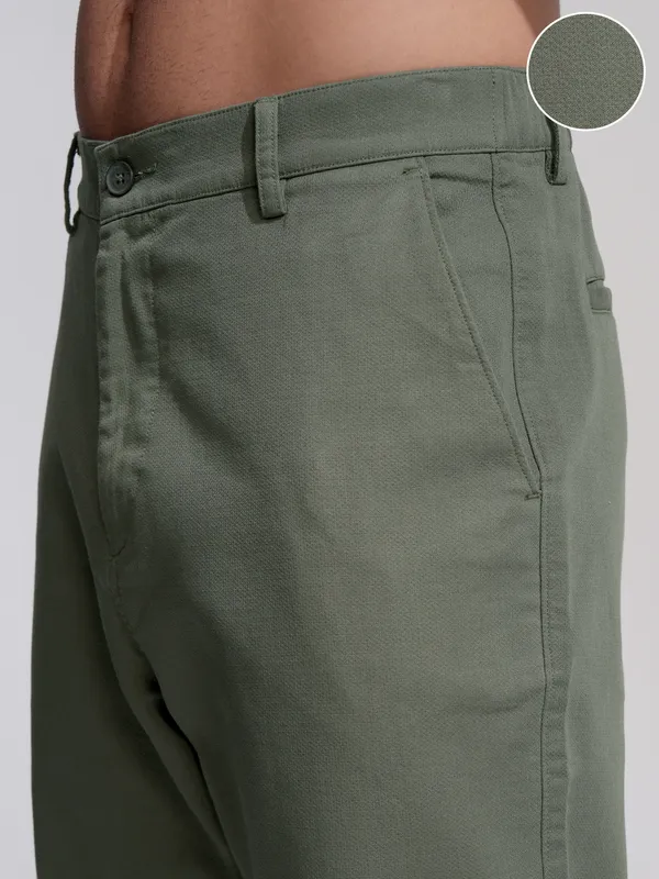 Highlander Men Olive Relaxed Fit Solid Casual Trouser