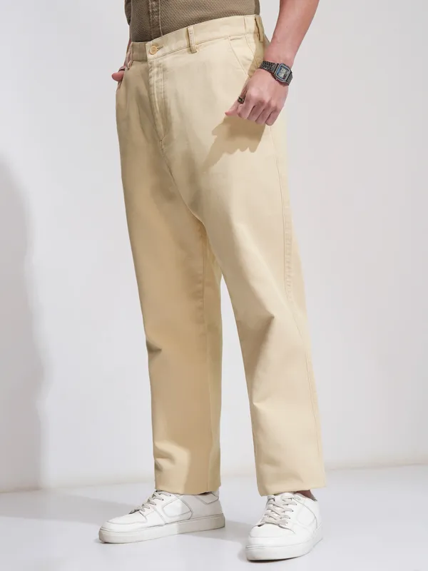 Highlander Men Beige Relaxed Fit Solid Casual Trouser