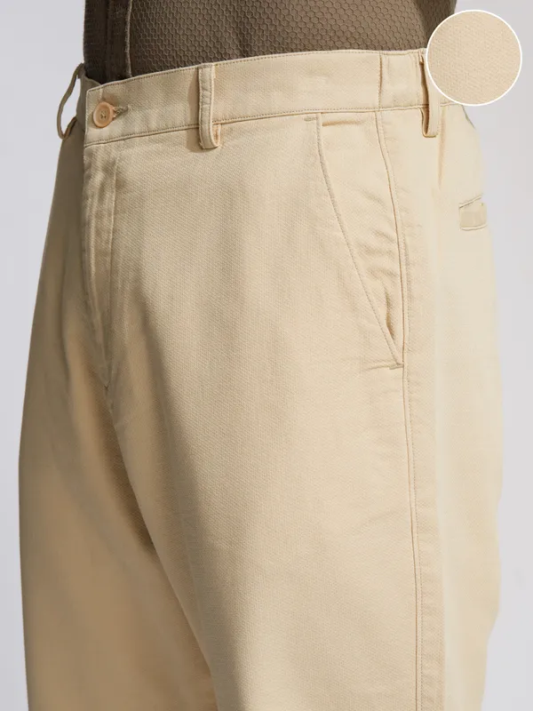 Highlander Men Beige Relaxed Fit Solid Casual Trouser
