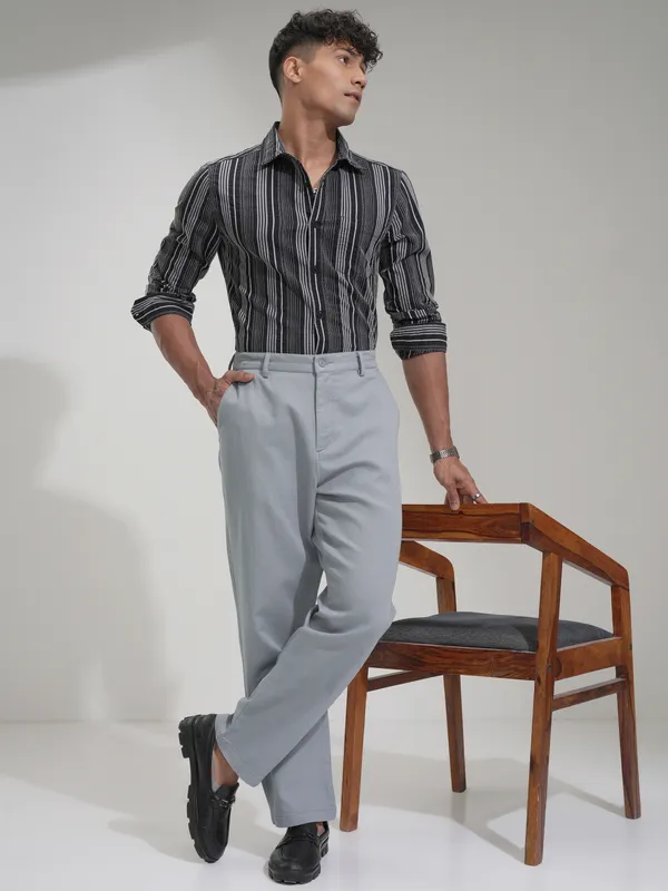 Highlander Men Grey Straight Fit Solid Casual Trouser
