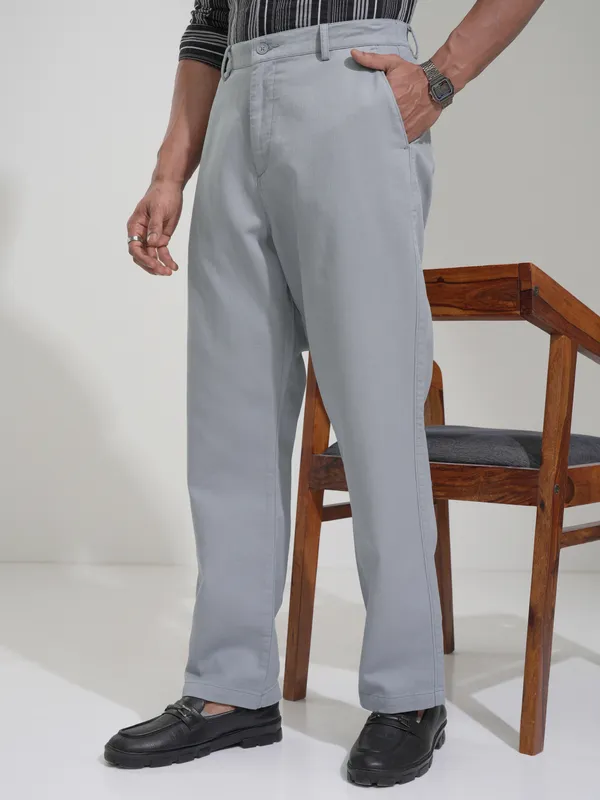 Highlander Men Grey Straight Fit Solid Casual Trouser