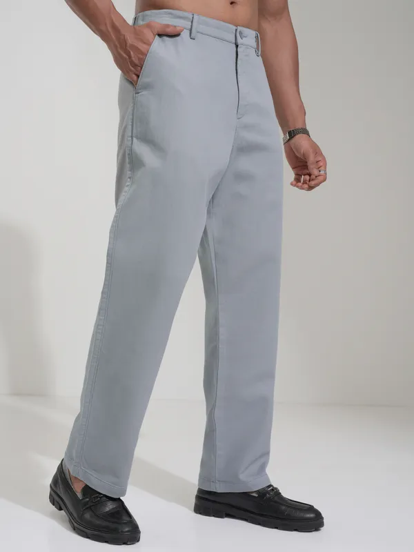 Highlander Men Grey Straight Fit Solid Casual Trouser