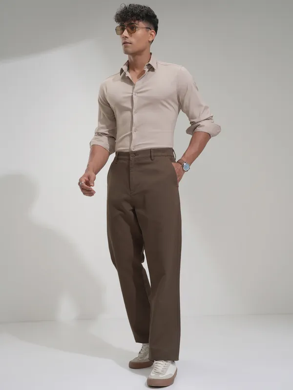 Highlander Men Tan Straight Fit Solid Casual Trouser