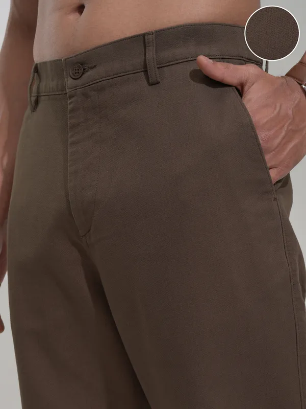 Highlander Men Tan Straight Fit Solid Casual Trouser