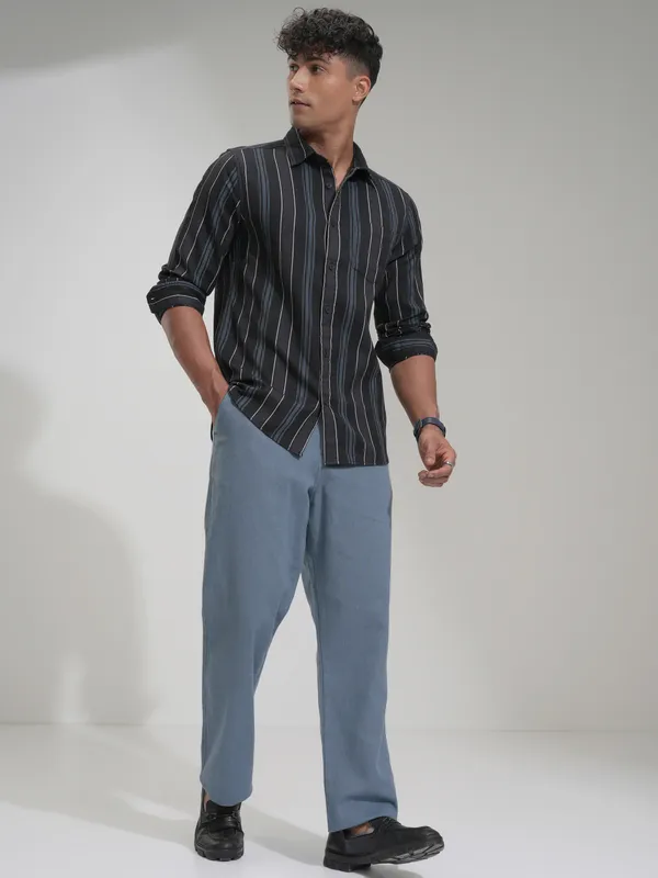 Highlander Men Blue Straight Fit Solid Casual Trouser