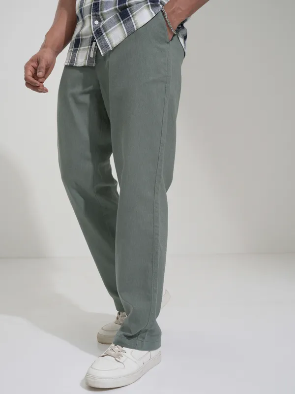 Highlander Men Olive Straight Fit Solid Casual Trouser