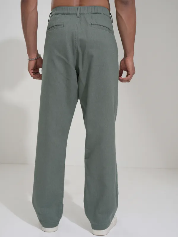 Highlander Men Olive Straight Fit Solid Casual Trouser
