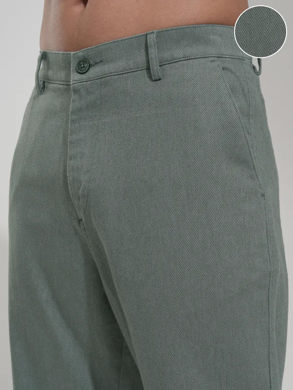Highlander Men Olive Straight Fit Solid Casual Trouser