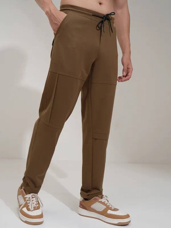 Highlander Men Brown Relaxed Fit Solid Cargos
