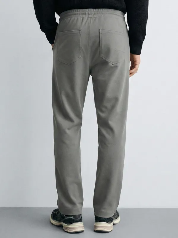 Highlander Men Grey Relaxed Fit Solid Casual Trouser