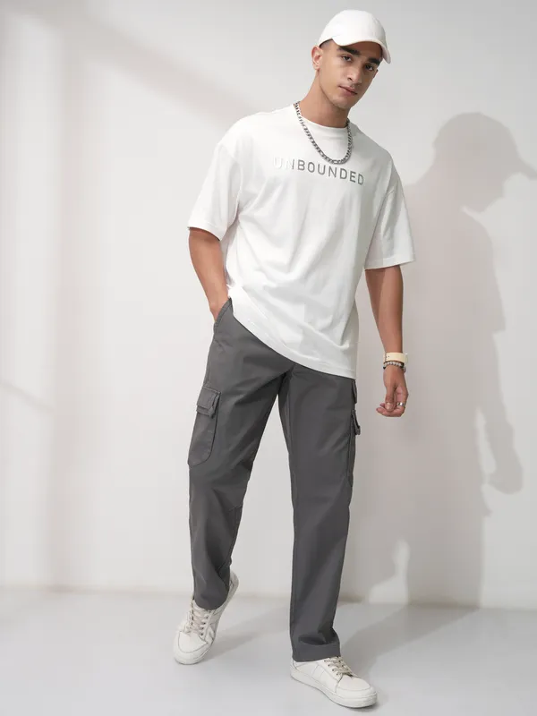 Highlander Men Grey Solid Relaxed Fit Cargos