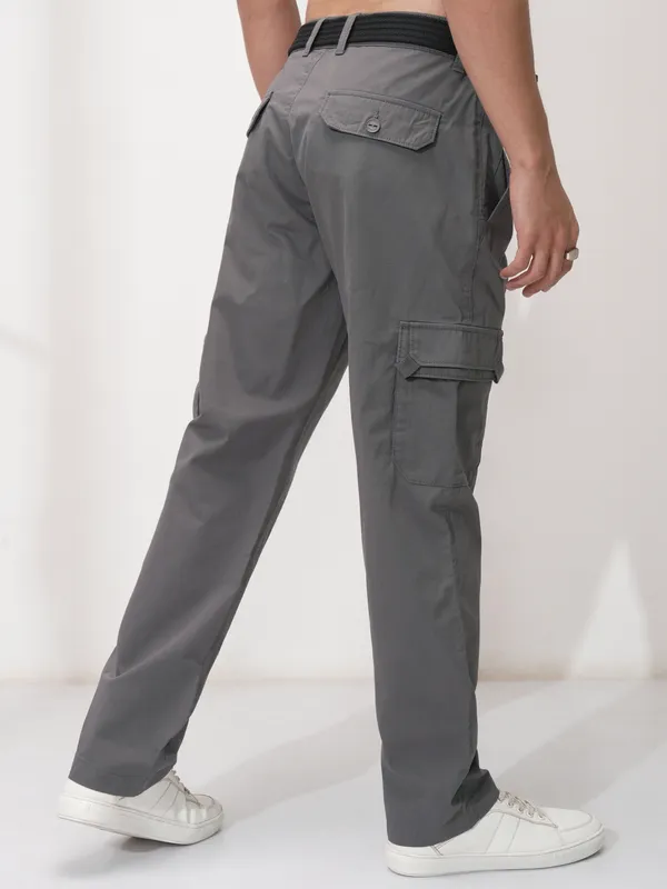 Highlander Men Grey Solid Relaxed Fit Cargos