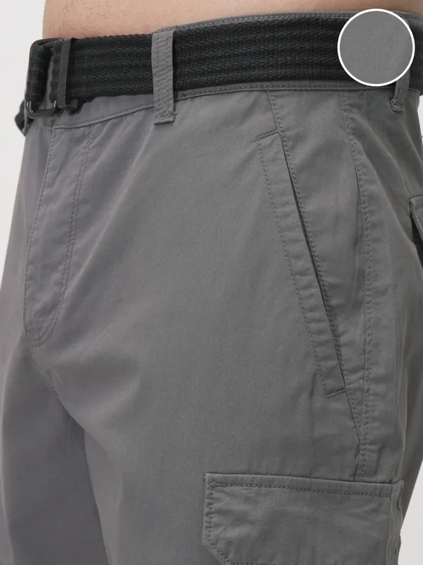 Highlander Men Grey Solid Relaxed Fit Cargos