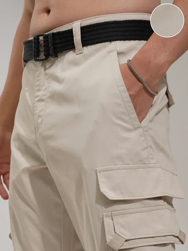 Highlander Men Grey Relaxed Fit Solid Cargos