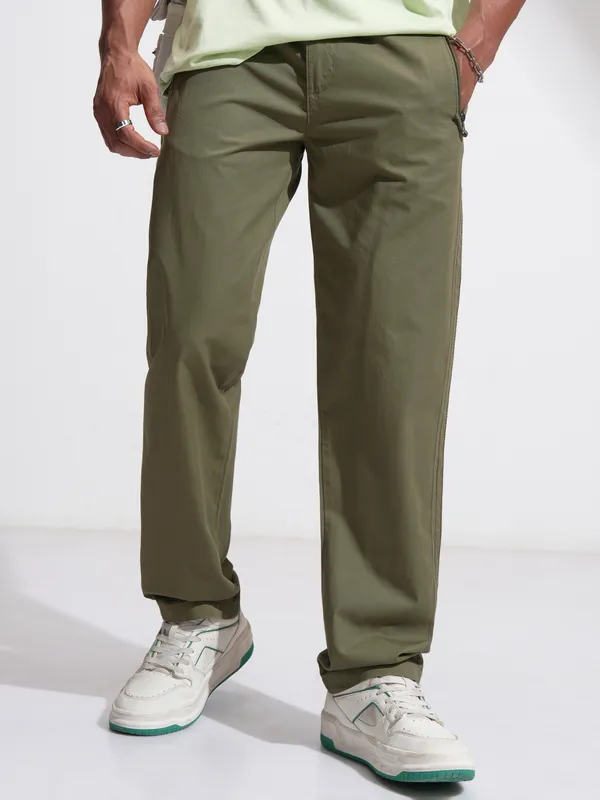Highlander Men Olive Relaxed Fit Solid Casual Trouser
