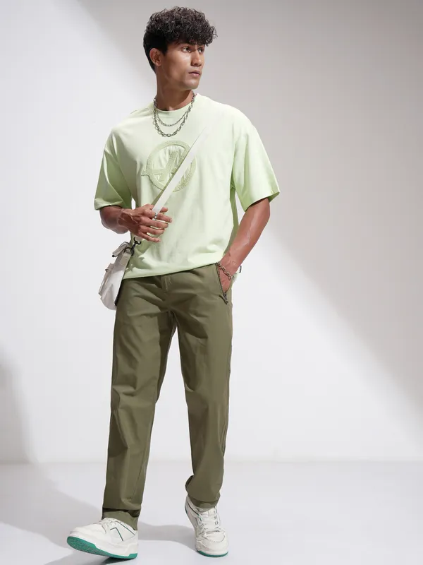 Highlander Men Olive Relaxed Fit Solid Casual Trouser