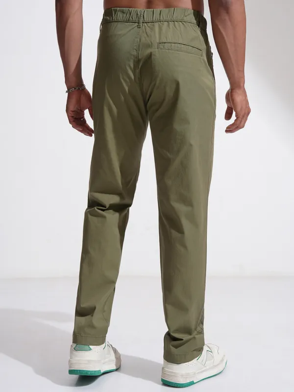 Highlander Men Olive Relaxed Fit Solid Casual Trouser