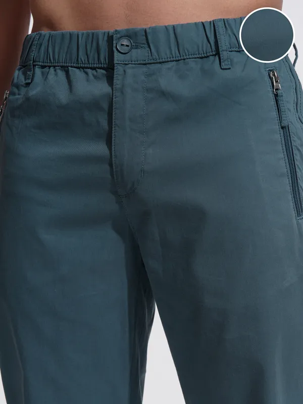 Highlander Men Green Relaxed Fit Solid Casual Trouser