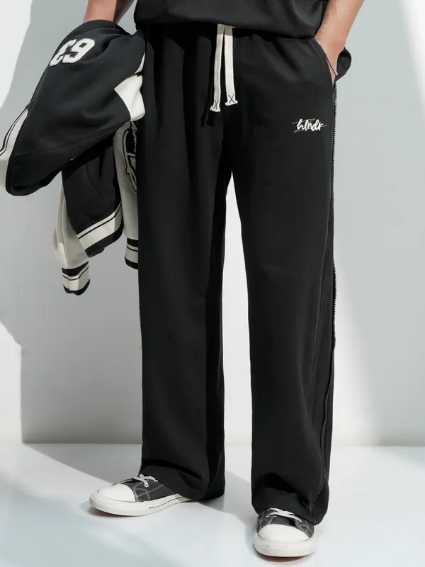 Highlander Men Black Solid Straight Fit Regular Trousers