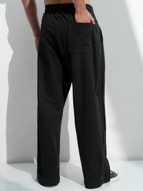 Highlander Men Black Solid Straight Fit Regular Trousers