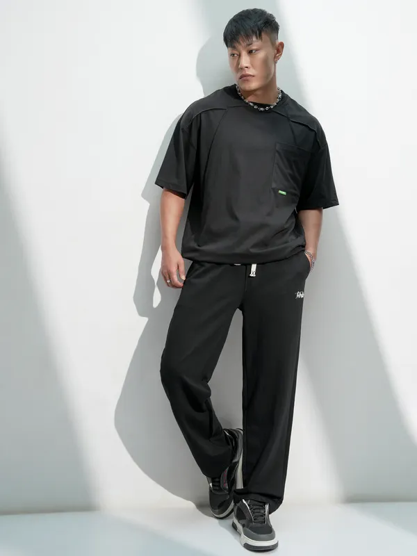 Highlander Men Black Solid Straight Fit Regular Trousers