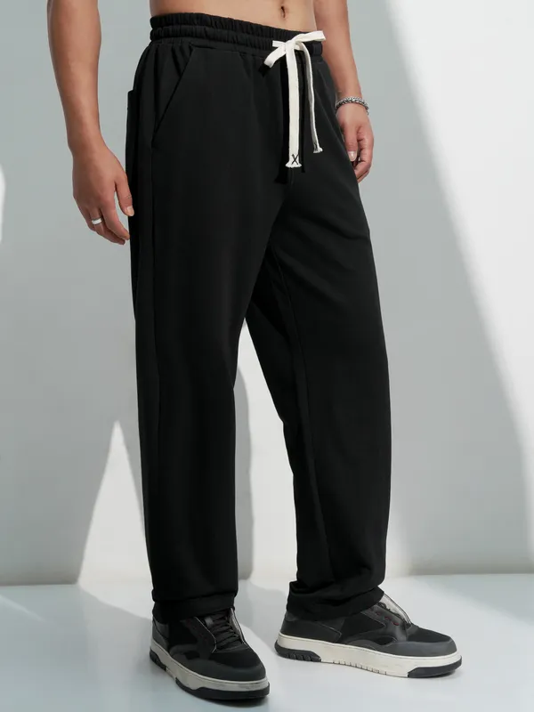 Highlander Men Black Solid Straight Fit Regular Trousers