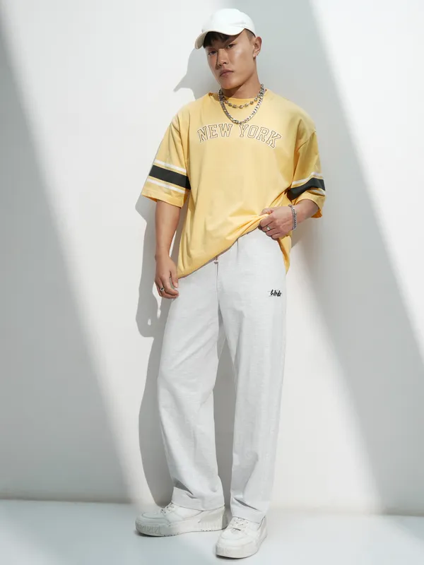 Highlander Men White Solid Straight Fit Regular Trousers