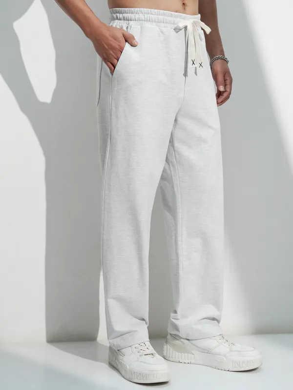 Highlander Men White Solid Straight Fit Regular Trousers