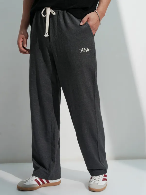 Highlander Men Charcoal Solid Straight Fit Regular Trousers
