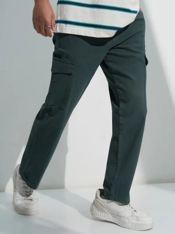 Highlander Men Teal Solid Straight Fit Cargos