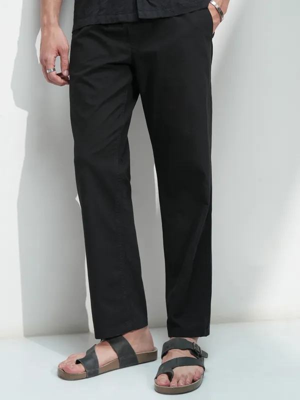 Highlander Men Black Solid Straight Fit Cargos