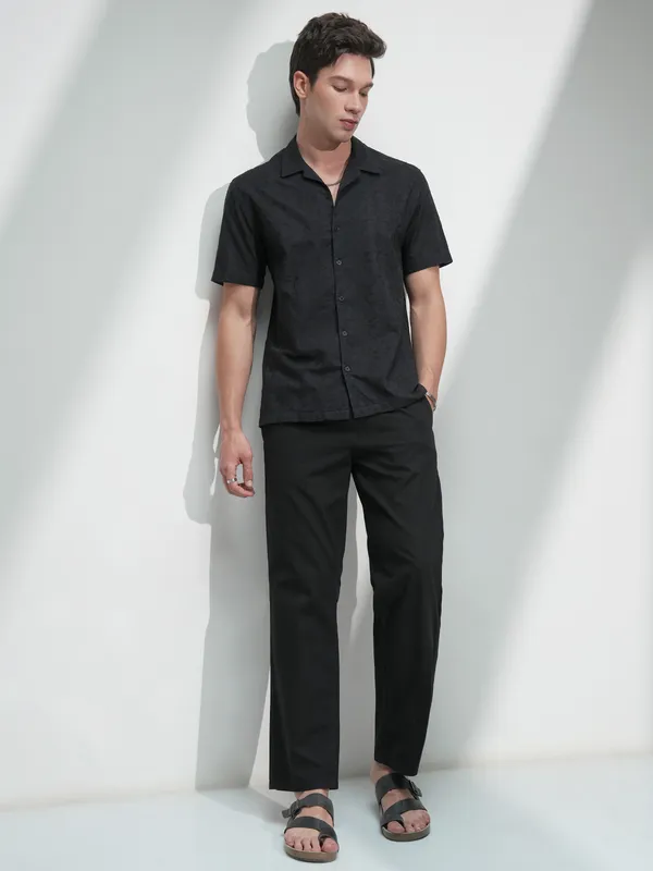 Highlander Men Black Solid Straight Fit Cargos
