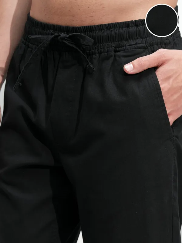 Highlander Men Black Solid Straight Fit Cargos