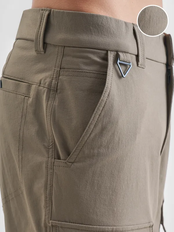 Highlander Men Pink Relaxed Fit Solid Cargos