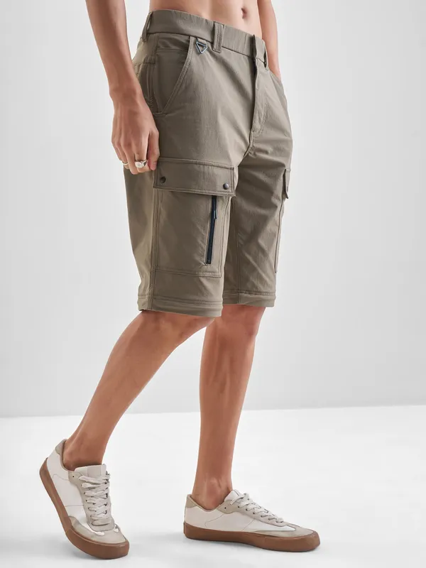 Highlander Men Pink Relaxed Fit Solid Cargos