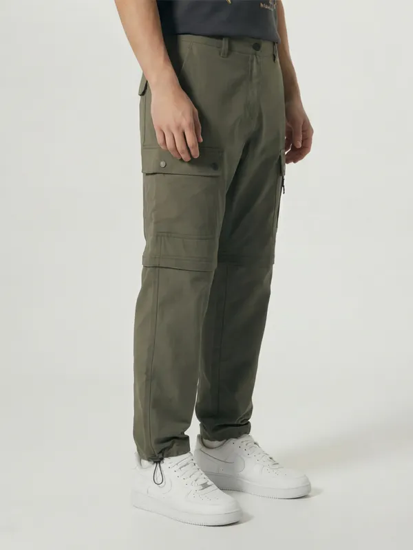 Highlander Men Olive Relaxed Fit Solid Regular Trouser