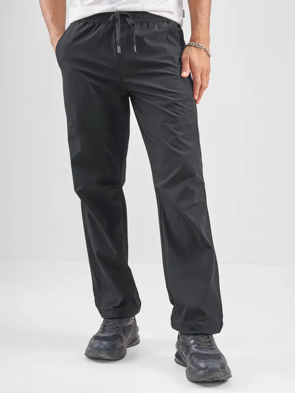Highlander Men Black Relaxed Fit Solid Regular Trouser