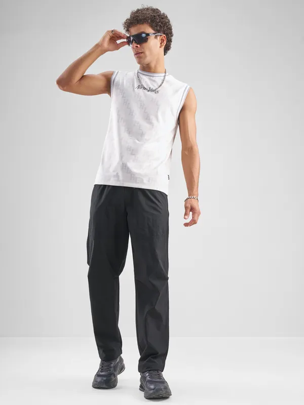 Highlander Men Black Relaxed Fit Solid Regular Trouser